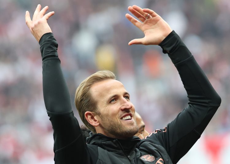 Leipzig (Germany), 03/05/2025.- Munich's Harry Kane cheers supporters after the German Bundesliga soccer match between RB Leipzig and Bayern Munich in Leipzig, Germany, 03 May 2025. (Alemania) EFE/EPA/Filip Singer ATTENTION: The DFL regulations prohibit any use of photographs as image sequences and/or quasi-video.