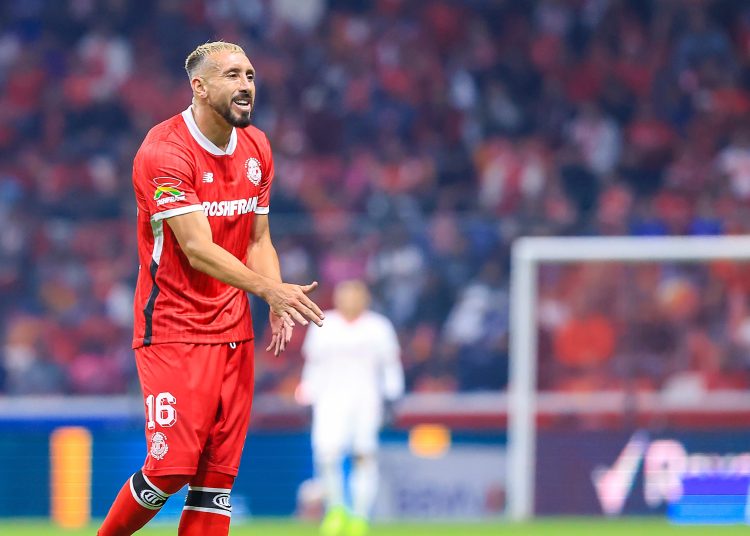 Hector Herrera of Toluca during the Quarter-Final second leg match between Toluca and Monterrey as part of the Liga BBVA MX, Torneo Clausura 2025 at Nemesio Diez Stadium on May 10, 2025 in Toluca, Estado de Mexico, Mexico.