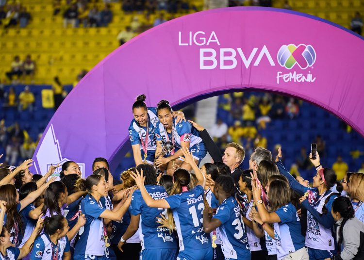 Charlyn Corral and Monica Ocampo of Pachuca lift the championship trophy during the Great-Final second leg match between America and Pachuca as part of the Torneo Clausura 2025, Liga MX Femenil at Ciudad de los Deportes Stadium on May 12, 2025 in Mexico City, Mexico.
