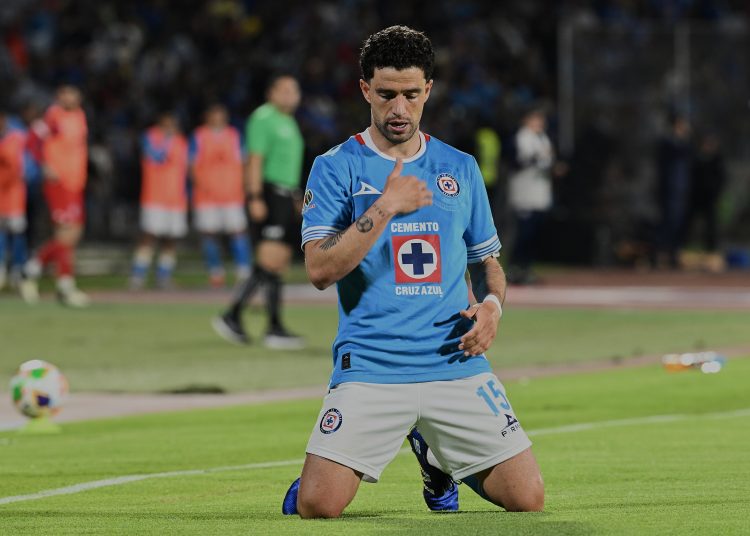 Jose Rivero celebrates his goal 1-0 of Cruz Azul during the Semi-Final first leg match between Cruz Azul and America as part of the Liga BBVA MX, Torneo Clausura 2025 at Olimpico Universitario Stadium on May 15, 2025 in Mexico City, Mexico.