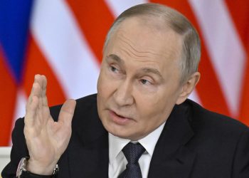 Putin renuncia a cumbre con Zelenski, envía delegación a negociaciones