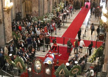 El público despide a José Mujica en el Palacio Legislativo