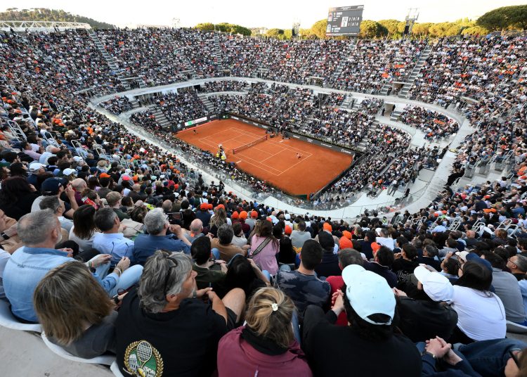 ROME (Italy), 10/05/2025.- Jannik Sinner of Italy (L) in action during his men's singles second round match against Mariano Navone of Argentina (R) at the Italian Open tennis tournament in Rome, Italy, 10 May 2025. (Tenis, Italia, Roma) EFE/EPA/ETTORE FERRARI