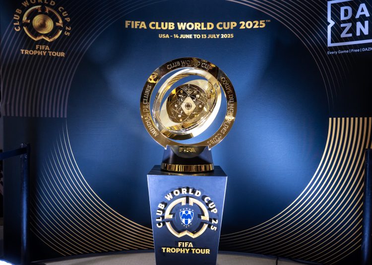 MEX2732. MONTERREY (MÉXICO), 19/05/2025.- Fotografía del trofeo del Mundial de clubes este lunes, exhibido como parte del 'Trophy tour', en el estadio BBVA de Monterrey (México). EFE/ Miguel Sierra