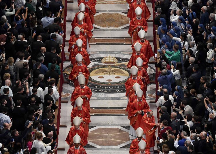 VATICAN CITY (Vatican City State (Holy See)), 07/05/2025.- A handout picture provided by the Vatican Media shows Cardinals attend a special Mass 'Pro eligendo papa' or for the election of the Pope, before the start of the conclave, at St Peter's Basilica in the Vatican, 07 May 2025. (Papa)