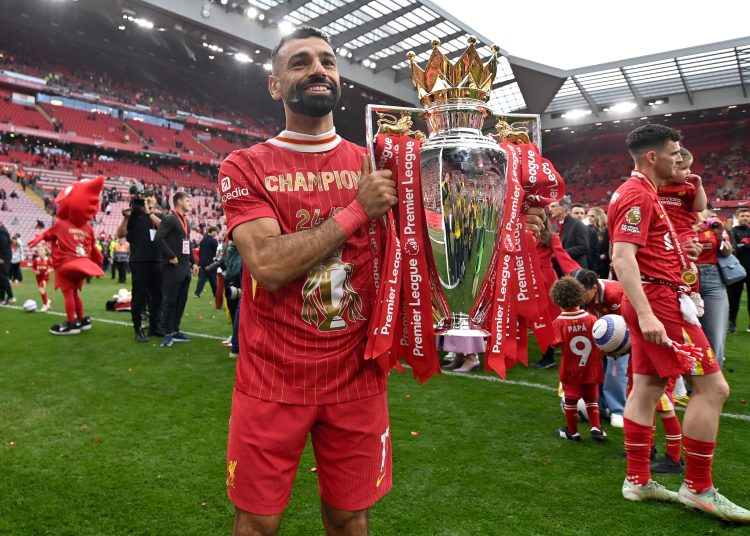 Liverpool (United Kingdom), 25/05/2025.- Liverpool player Mohamed Salah celebrates with the Premier League trophy after the English Premier League match between Liverpool and Crystal Palace in Liverpool, Britain, 25 May 2025. (Reino Unido) EFE/EPA/PETER POWELL EDITORIAL USE ONLY. No use with unauthorized audio, video, data, fixture lists, club/league logos, 'live' services or NFTs. Online in-match use limited to 120 images, no video emulation. No use in betting, games or single club/league/player publications.
