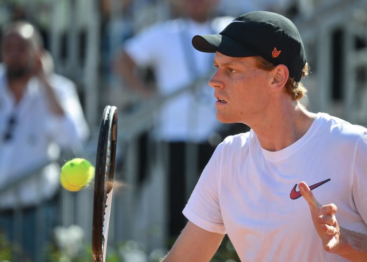 ROME (Italy), 06/05/2025.- Jannik Sinner of Italy in action during a training session at Super Tennis arena at Foro Italico sports complex, in Rome, Italy, 06 May 2025. Italian Open 2025 will be held between 07 and 18 May 2025 in Rome. (Tenis, Italia, Roma) EFE/EPA/ALESSANDRO DI MEO