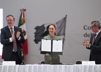 Sheinbaum suscribe acuerdo con empresarios para reforzar la campaña Hecho en México