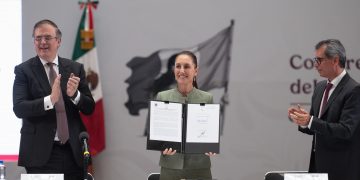 Sheinbaum suscribe acuerdo con empresarios para reforzar la campaña Hecho en México