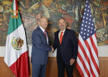 El canciller Juan Ramón de la Fuente recibió a Ronald Johnson, nuevo embajador de EU 