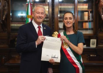 Claudia Sheinbaum recibe las cartas credenciales de Ronald Johnson