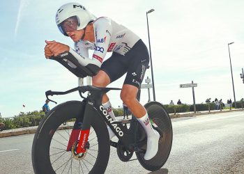 Giro de Italia; etapa diez contra reloj, el mexicano Isaac del Toro, mantiene el liderato