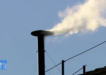 ¡Habemus Papam! Sale humo blanco de la Capilla Sixtina