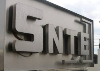 Entre paro y plantón, la SNTE prepara los festejos del Día del Maestro con una cena baile
