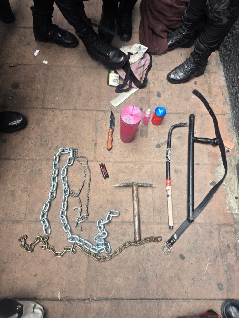 Encapuchados realizan desmanes durante marcha del Día del Trabajo