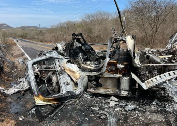 Enfrentamientos entre grupos armados dejan dos muertos y bloqueos carreteros en Mazatlán