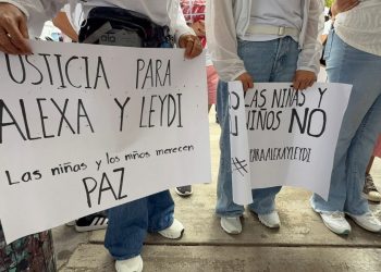 “Hoy, hay dos butacas vacías”: despiden a Leydi y Alexa en emotivo homenaje escolar