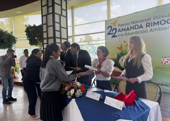 Secundarias ganan premio tras proyectos en favor del medioambiente