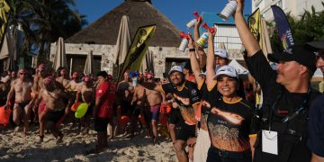 Cancún: Mara Lezama da toque de salida a 1,502 participantes de “El Cruce”, evento de aguas abiertas