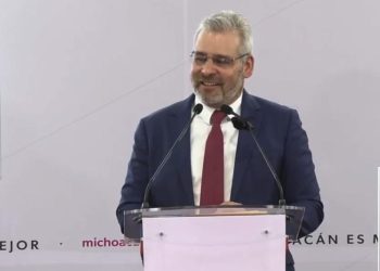 Descarta gobernador de Michoacán estar en riesgo de perder visa estadounidense