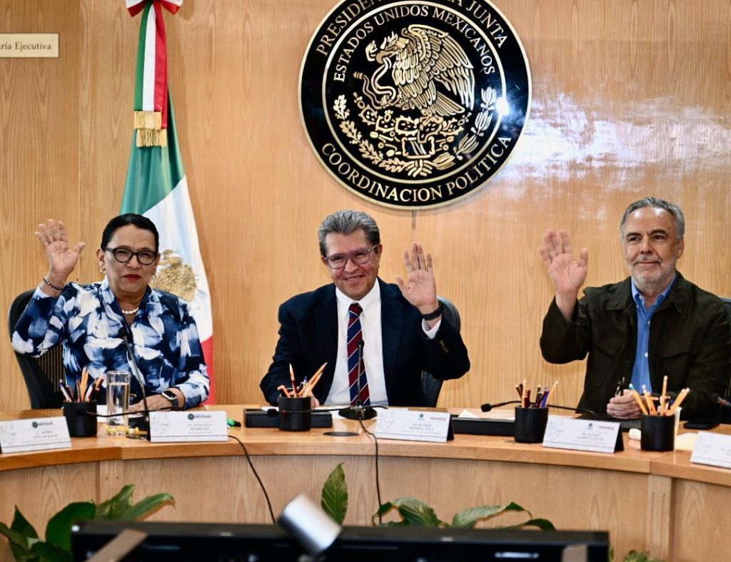Titular de Segob se reúne con coordinadores parlamentarios