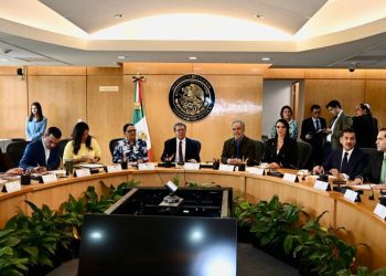 Titular de Segob se reúne con coordinadores parlamentarios