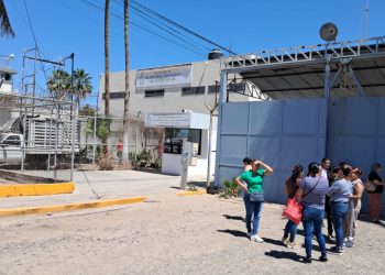Sinaloa: “Queremos saber si están vivos”, claman familiares afuera del penal tras el enfrentamiento