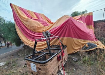 Cayó globo aerostático con 12 pasajeros en zona de Teotihuacán