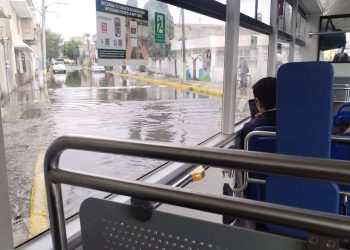 VIDEO: Remojón al Trolebús Chalco-Santa Martha por inundaciones