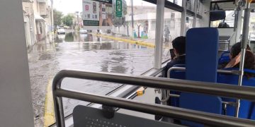 VIDEO: Remojón al Trolebús Chalco-Santa Martha por inundaciones