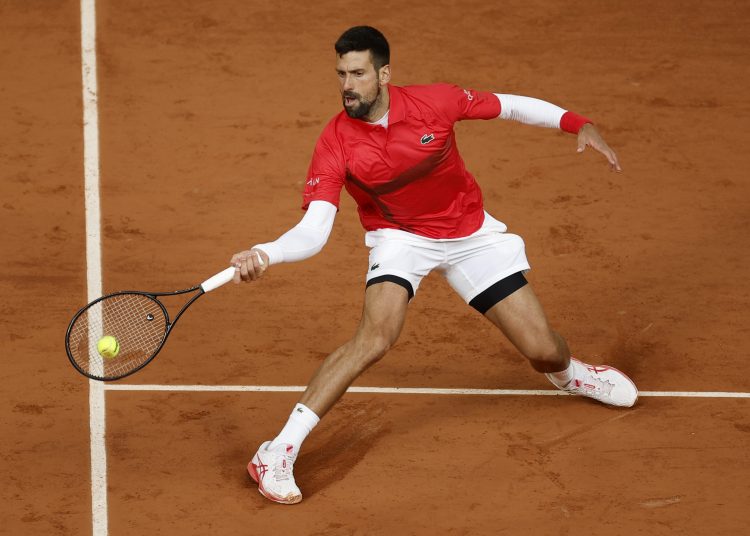 PARIS (France), 27/05/2025.- Novak Djokovic of Serbia returns during his Men's 1st round match against Mackenzie Mcdonald of the US at the French Open Grand Slam tennis tournament at Roland Garros in Paris, France, 27 May 2025. (Tenis, Abierto, Francia) EFE/EPA/YOAN VALAT