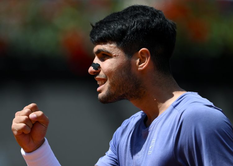 ROME (Italy), 13/05/2025.- Carlos Alcaraz of Spain reacts during an Italian Open tennis tournament round of 16 match against Karen Khachanov of Russia, in Rome, Italy, 13 May 2025. (Tenis, Italia, Rusia, España, Roma) EFE/EPA/ETTORE FERRARI