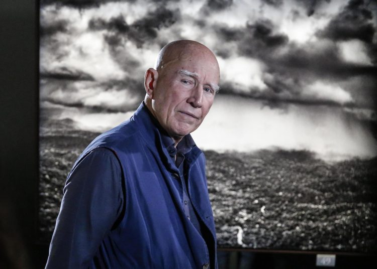 Rome (Italy), 23/05/2025.- (FILE) - Brazilian photographer Sebastiao Salgado during a press preview tour of his exhibition 'Amazonia' at the MAXXI National Museum of 21st Century Art, in Rome, 30 September 2021 (re-issued 23 May 2025). Sebastiao Salgado died at the age of 81 his foundation Instituto Terra announced on 23 May 2025. (Italia, Roma) EFE/EPA/FABIO FRUSTACI *** Local Caption *** 57204244