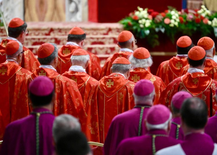 VATICAN CITY (Vatican City State (Holy See)), 07/05/2025.- Cardinals attend a special Mass 'Pro eligendo papa' or for the election of the Pope, before the start of the conclave, at St Peter's Basilica in the Vatican, 07 May 2025. (Papa) EFE/EPA/ALESSANDRO DI MEO