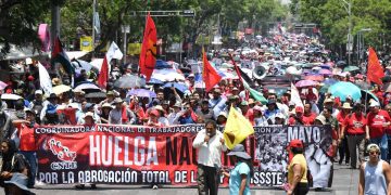 “Habrá diálogo, pero se mantienen plantón y marchas”: CNTE