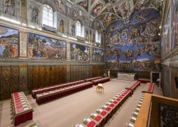 Galería: Todo preparado en la Capilla Sixtina para el cónclave