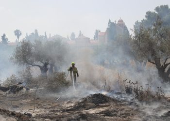 Continúan las labores para extinguir incendios en Jerusalén