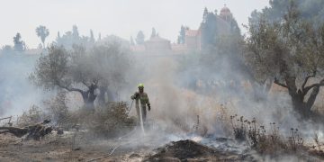 Continúan las labores para extinguir incendios en Jerusalén