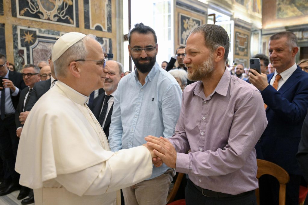 "Esencial construir la paz poniéndose del lado de las víctimas": Papa 