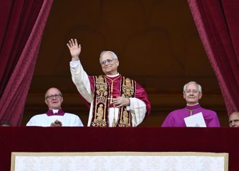El nuevo papa León XIV saludó en español a su antigua diócesis de Chiclayo en Perú