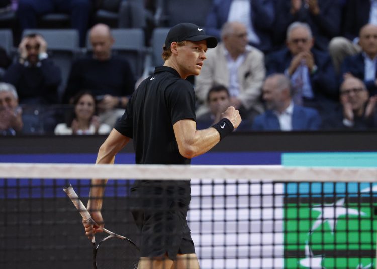 ROME (Italy), 15/05/2025.- Jannik Sinner of Italy gestures during his mens quarter final match against Casper Ruud of Norway (not pictured) at the Italian Open tennis tournament in Rome, Italy, 15 May 2025.  (Tenis, Italia, Noruega, Roma) EFE/EPA/FABIO FRUSTACI