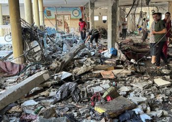 Ataques israelíes a escuelas de Gaza dejan medio centenar de muertos