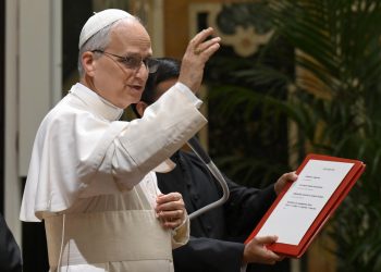 Dan a conocer la fotografía oficial del Papa León XIV