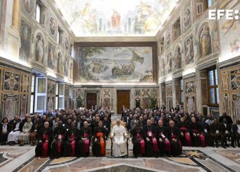 El Papa León XIV firma sus primeros decretos