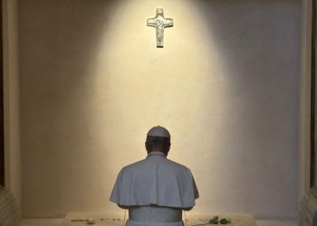 Papa León XIV acude a la tumba de Francisco