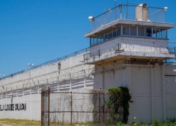 Se registra intenso enfrentamiento en penal de Culiacán