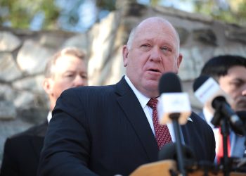 El ‘zar de la frontera’ de Trump advierte sobre aumento de operativos migratorios en Estados Unidos