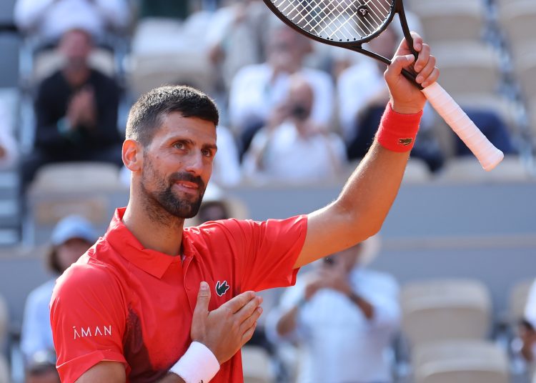 PARIS (France), 02/06/2025.- Novak Djokovic of Serbia celebrates winning his Men's 4th round match against Cameron Norrie of Britain at the French Open Grand Slam tennis tournament at Roland Garros in Paris, France, 02 June 2025. (Tenis, Abierto, Francia, Reino Unido) EFE/EPA/CHRISTOPHE PETIT TESSON