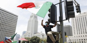 Las calles de EU se llenan de masivas protestas contra el “autoritarismo” de Trump