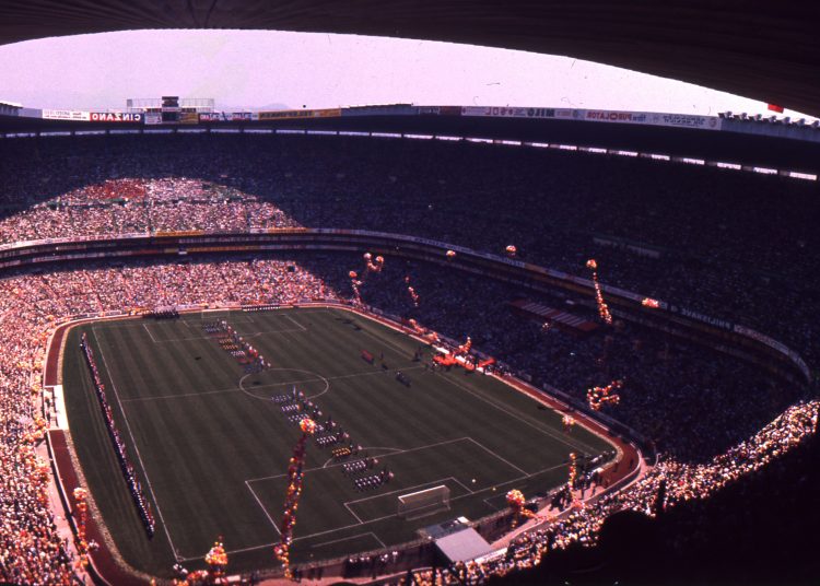 Photo of the Azteca Stadium during the Inauguration of the World Cup Mexico 1970.

<br><br>

Foto del Estadio Azteca durante la  Inauguracion de la copa Mundial Mexico 1970.

<br><br>

DAVID LEAH/ARCHIVO HISTORICO MEXSPORT